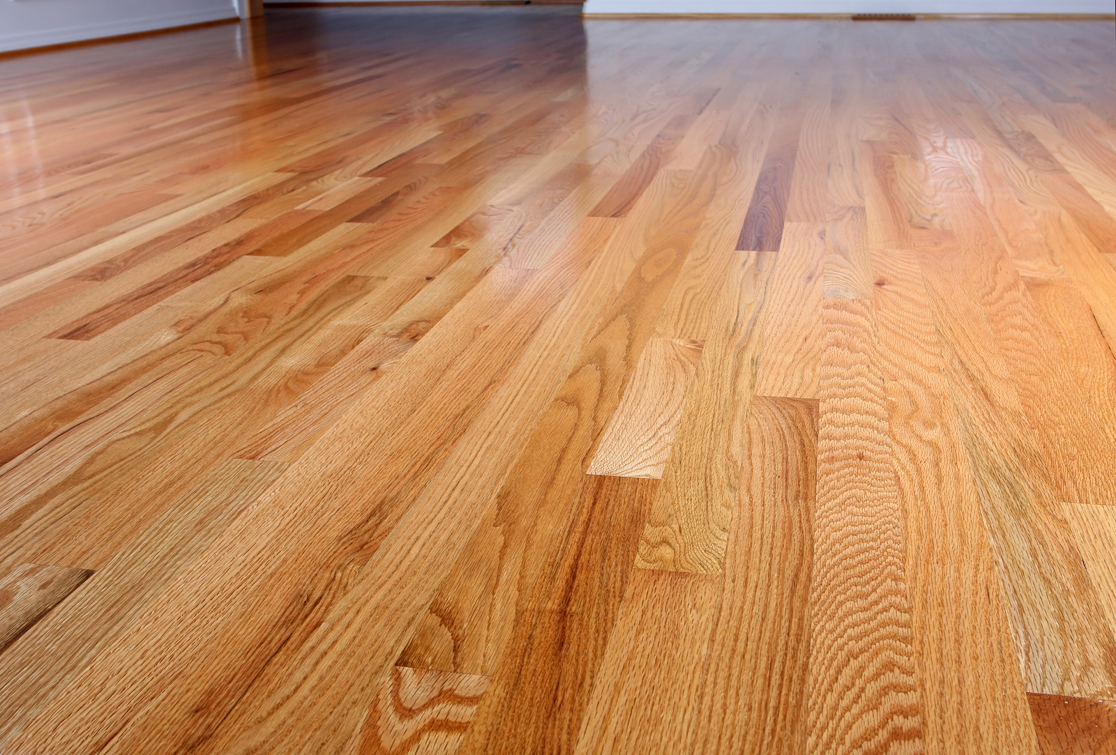 What’s the difference between red oak flooring and white oak flooring